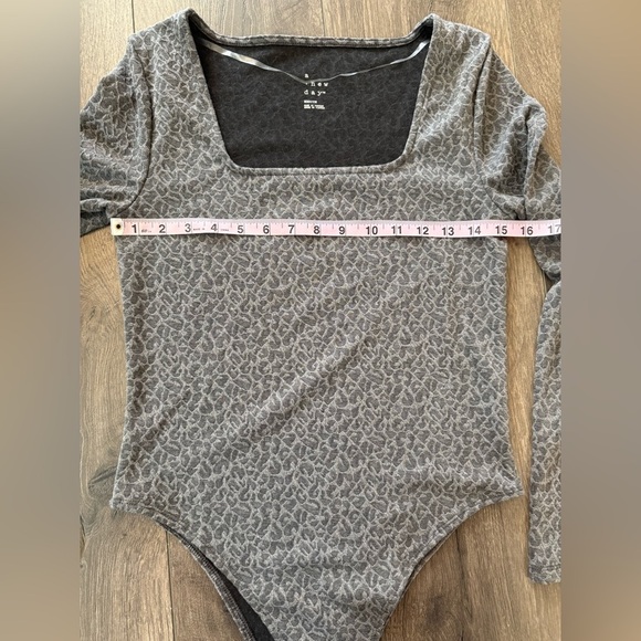A New Day Bodysuit Textured Knit Stretch Gray Leopard Print Size Medium - Picture 9 of 9